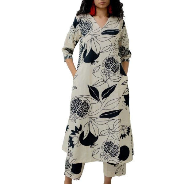 GoSriKi Women's Rayon Blend Straight Printed Kurta with Pant